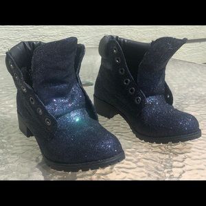 Beautiful black glitter soda ankle boots!
